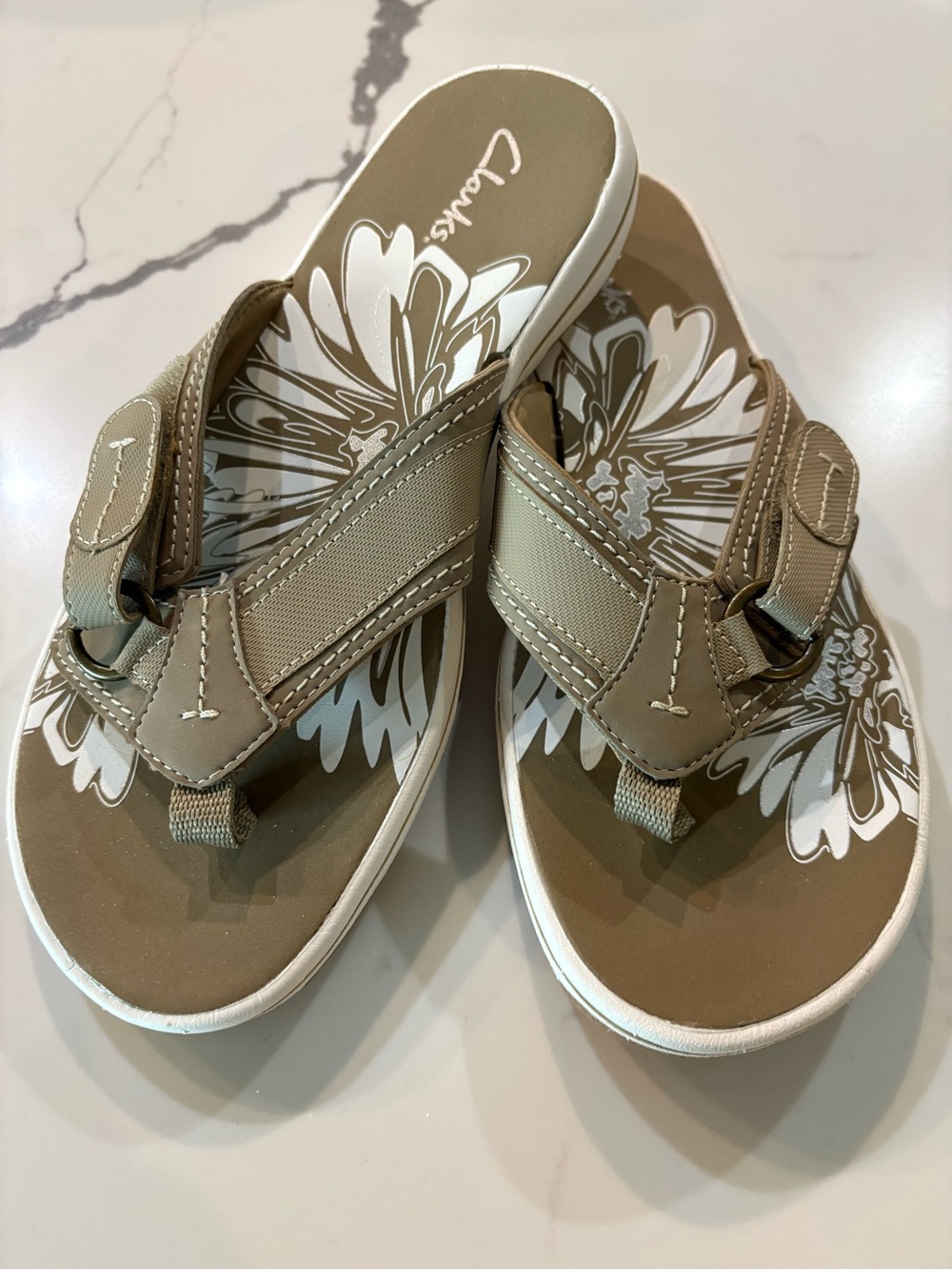 Clarks Tan Thong Sandals, 7
